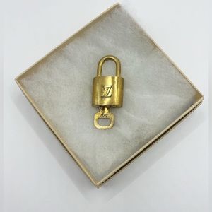 AUTHENTIC LOUIS VUITTON LOCK AND KEY NUMBER 320